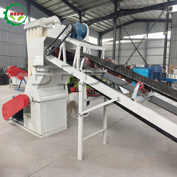 Industrial-grade wood chips crushing machine with Feeding roller motor 3kw and Fan Power 11kw