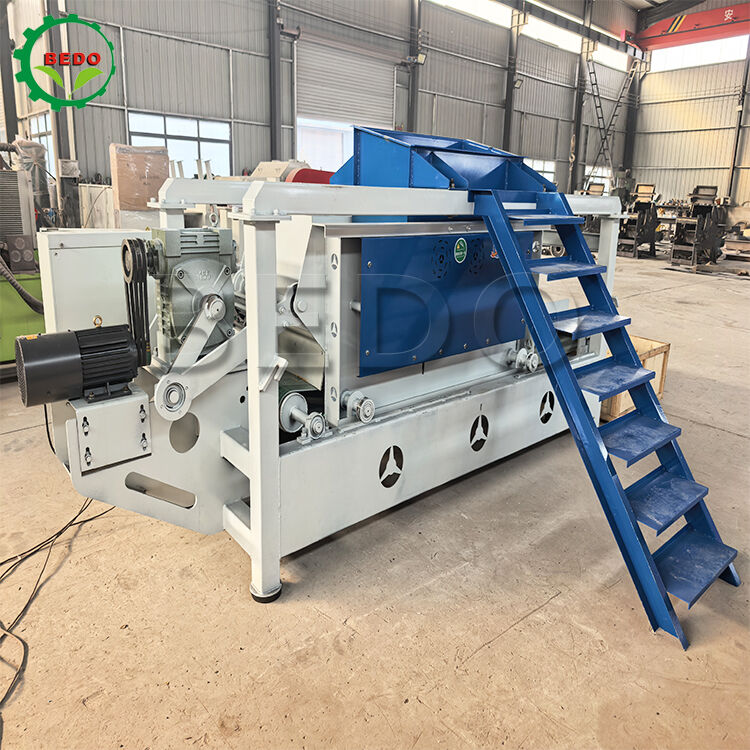 7.5kw 목재 톱니 기계 125mm 롤러 400kg/h 용량 효율적인 목재 처리 장비